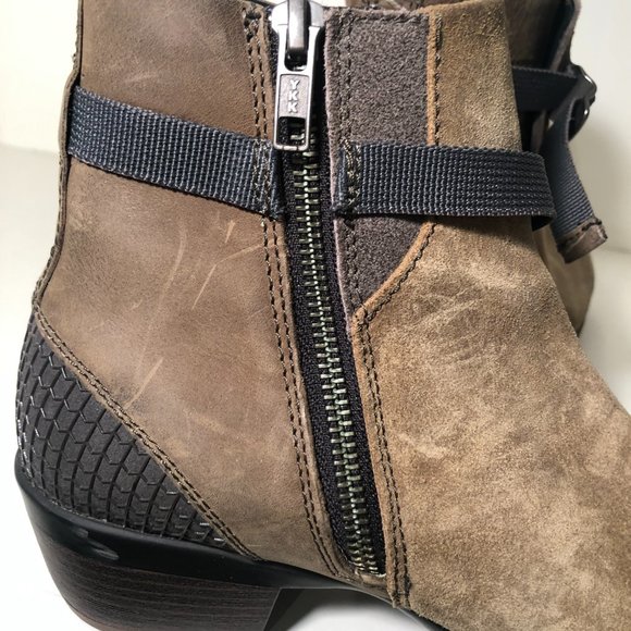 Keens Size 7 suede brown winter boots - Keens - Picture 2 of 12